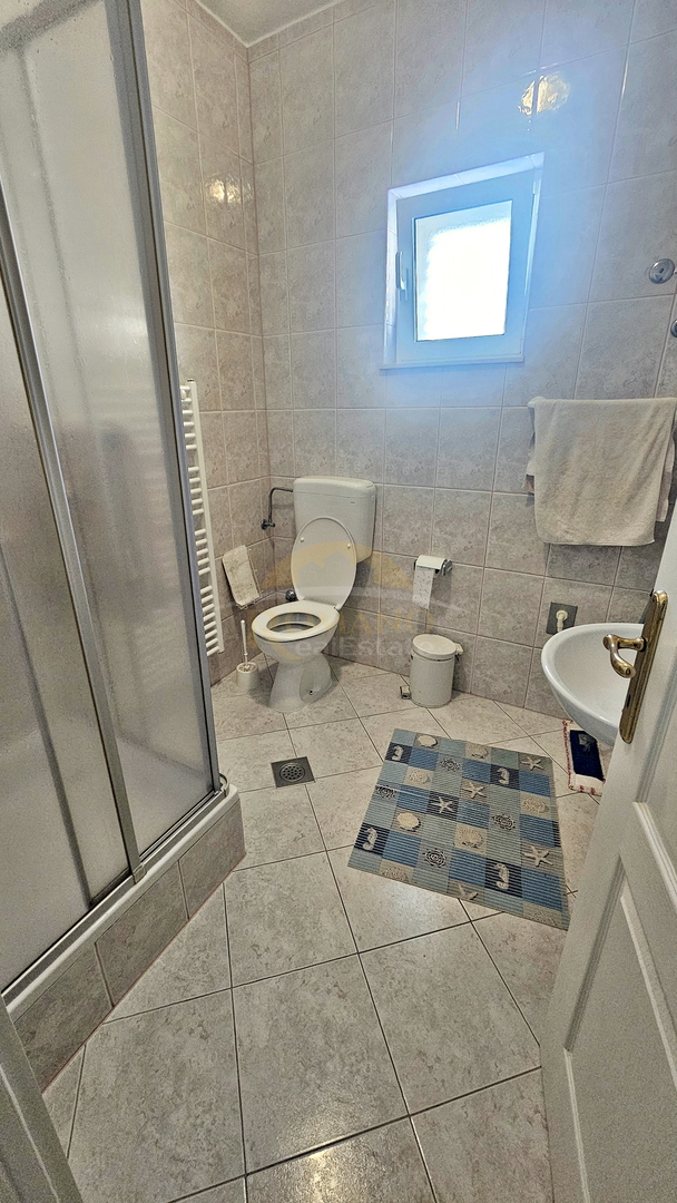Apartmajska hiša v Okrugu Gornjem/Čiovo, drugi niz od morja - 5 apartmajev